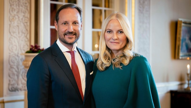 Haakon und Mette-Marit sind seit dem heutigen Freitag König und Königin von Norwegen. Seit 25 ...