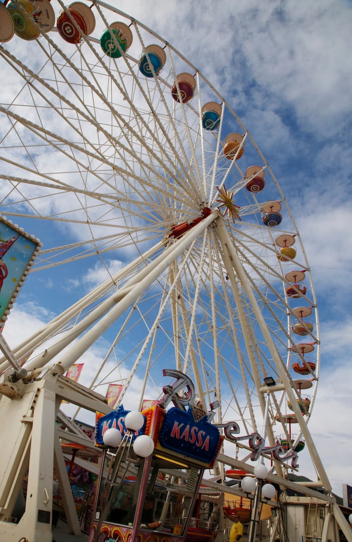 Riesenrad: Weithin sichtbar und eines der Symbole für den Wiesenmarkt.