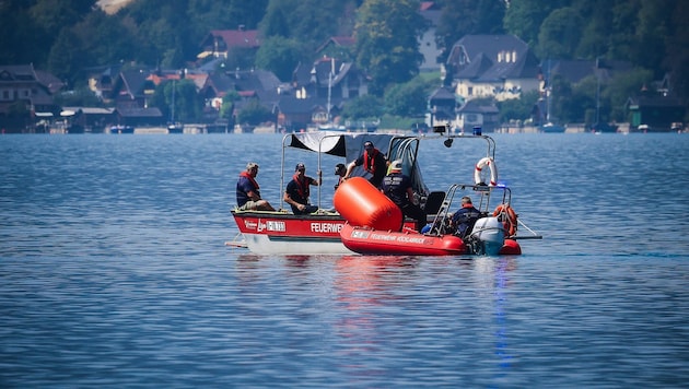 Mit großen Luftkissen wird die zweisitzige Maschine an die Wasseroberfläche gebracht.