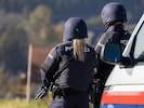 Nach dem Amoklauf mit drei Toten in Altenfelden im Jahr 2024 reagieren Polizei und Bevölkerung ...