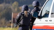 Nach dem Amoklauf mit drei Toten in Altenfelden im Jahr 2024 reagieren Polizei und Bevölkerung ...