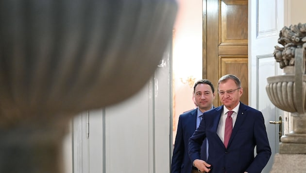 Manfred Haimbuchner (li.) hat das Amt von Landeshauptmann Thomas Stelzer im Visier. In einer ...