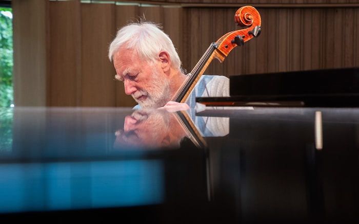 Bereits mit sechs Jahren hat Ammerer begonnen, Cello zu spielen.