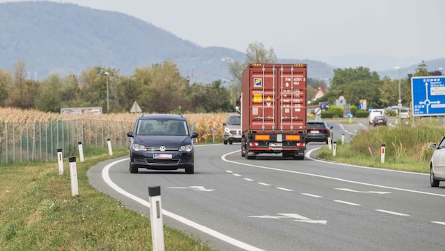 Mit der Maut soll die teure Erhaltung der Straßen bezahlt werden.