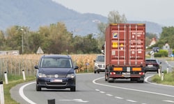 Mit der Maut soll die teure Erhaltung der Straßen bezahlt werden.
