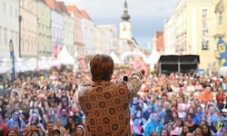 Thorsteinn Einarsson heizte mit einem Feuerwerk an Hits der Menge beim – wegen des Wetters ...
