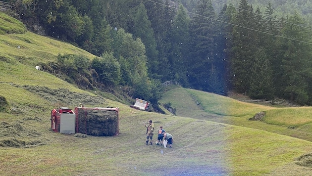 Das Gefährt kippte um und klemmte den Landwirt (55) ein.