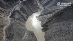 Dieser in einer Flussmündung gestaute See bereitet den Behörden in der Region Kopfzerbrechen. 