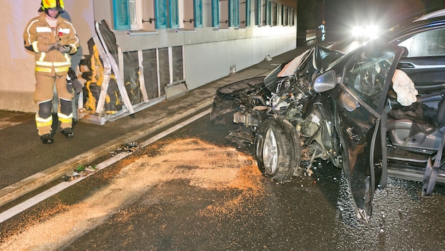 Auch die Fassade des Hauses wurde durch den Unfall beschädigt.