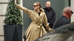Céline Dion zeigte sich am Freitag in der Pariser Innenstadt.