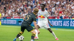 Abubakr Barry (re.) ist seit Juni Teil des FC Red Bull Salzburg.