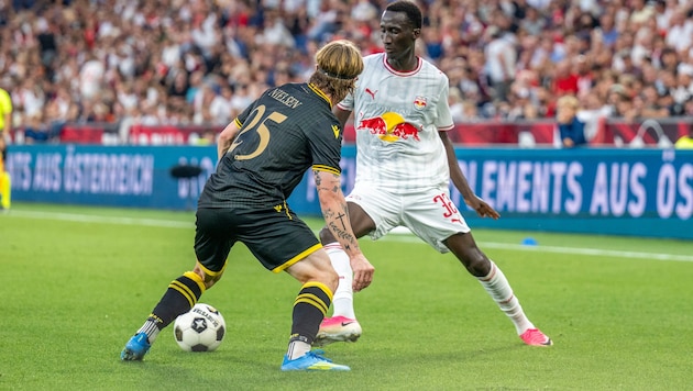 Abubakr Barry (re.) ist seit Juni Teil des FC Red Bull Salzburg.