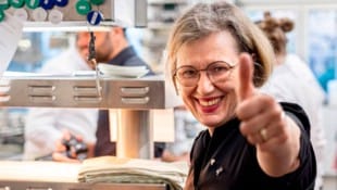 45 Jahre Kellnerin und Johanna Stiefelbauer macht ihren Job noch immer gern.