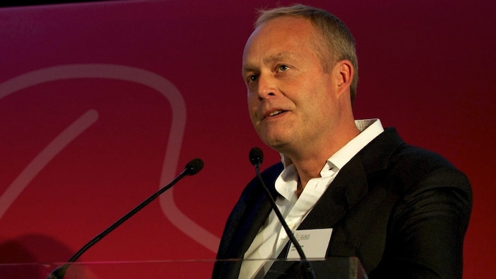 Ian Wace soll die Sussexes finanziell unterstützen.