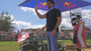 Landesvize und Verkehrslandesrat Udo Landbauer gab beim 24-Stunden-Rennen das Startsignal.
