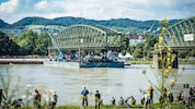 2016 wurde die tonnenschwere Linzer Eisenbahnbrücke abgebaut und zerlegt.