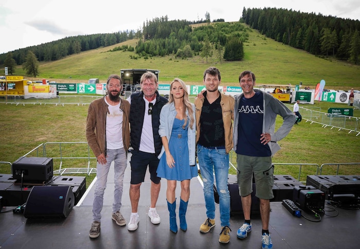 Mit Band und ihrem Vater beim Soundcheck, wo alles toll ablief.