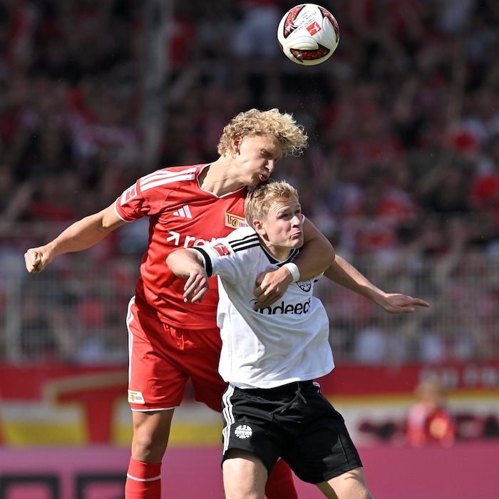 Leopold Querfeld (in the red jersey)