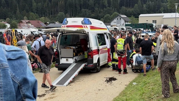 Zahlreiche Besucher des traditionsreichen Pferdemarkts wurden Zeugen des Rettungseinsatzes.