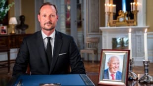 Die erste Rede des neuen norwegischen Königs Haakon fand am Samstagabend statt. Immer wieder ...