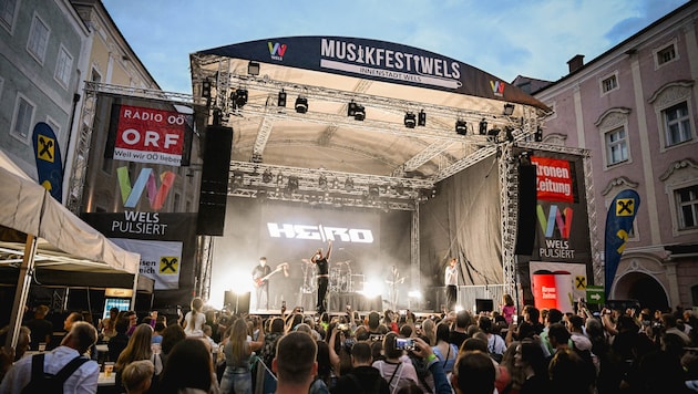 Das Musikduo HE/RO begeisterte in Wels das Publikum.