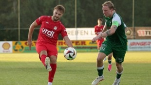 Seekirchens Pagitsch (links) gelang ein Hattrick binnen 18 Minuten