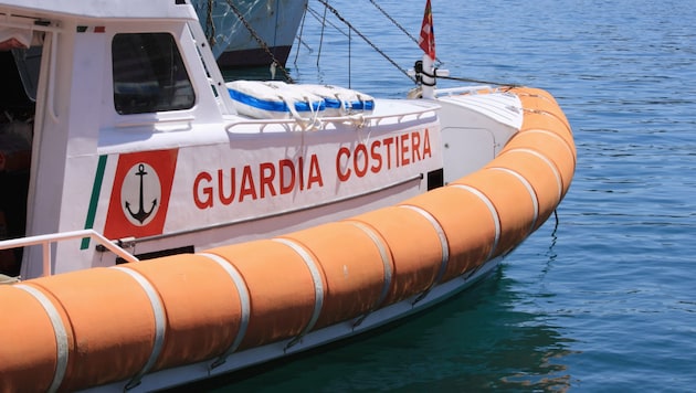Dank des raschen und koordinierten Einsatzes der italienischen Küstenwache konnten alle Insassen ...