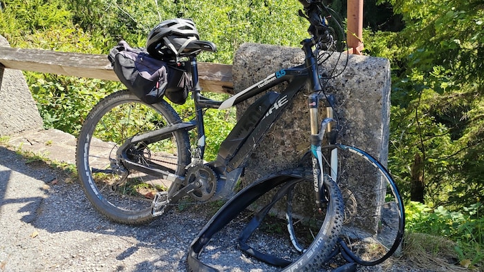 Das E-Bike wurde bei der Kollision in Mayrhofen schwer demoliert.