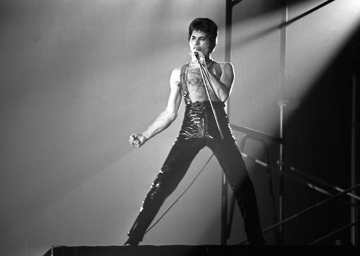 Freddie Mercury im Jänner 1979 beim Auftakt der Deutschland-Tournee in Hamburg