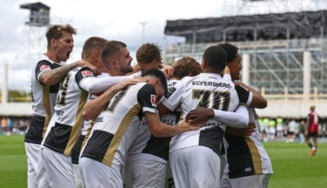Aufsteiger Elversberg jubelte in der ersten Runde über einen 3:2-Heimsieg gegen Leverkusen. ...