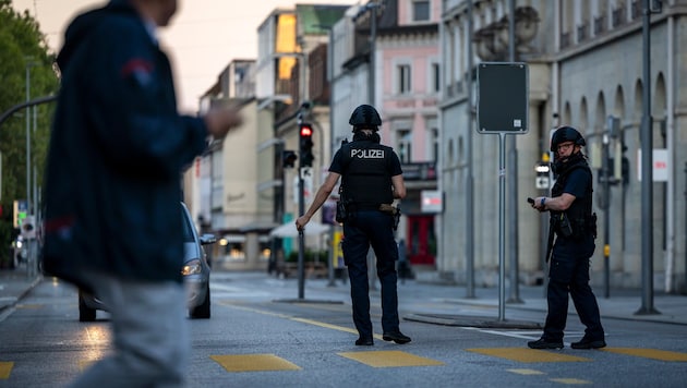 Die Ermittlungen zu den Hintergründen und dem Täter laufen seit 3 Uhr morgens auf Hochtouren.