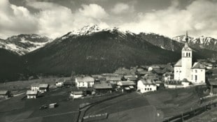 Die Ulrich-Kirche in Obertilliach auf einer Postkarte des Verlages Ledermann im Jahr 1938. Nicht ...