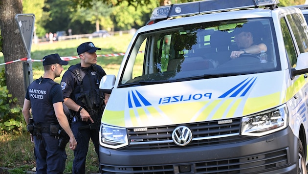 Die Aargauer Kantonspolizei geht davon aus, dass bei dem Rave „wahllos“ mit einem Sturmgewehr in ...