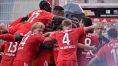 Leopold Querfeld (li. unten) jubelte spät mit Union Berlin.