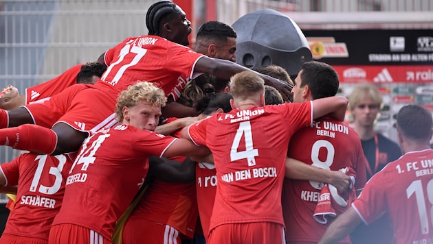 Leopold Querfeld (li. unten) jubelte spät mit Union Berlin.