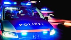 Ein 24-jähriger Lenker soll einen Streifenwagen gerammt und sich anschließend massiv gegen seine ...