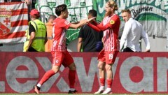 Yuito Suzuki (l.) erzielte einen Triplepack.