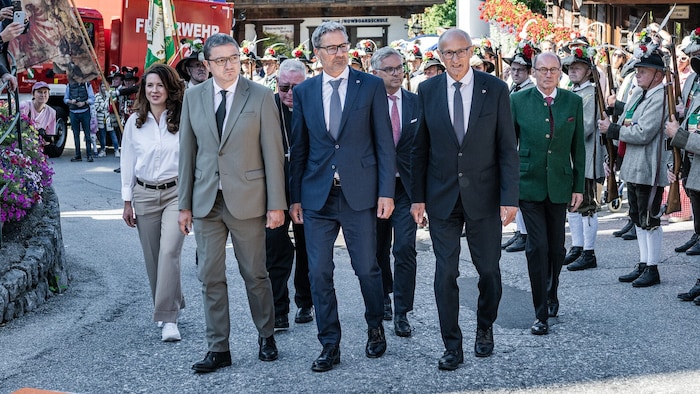 Tirols Landeshauptmann Anton Mattle, sein Südtiroler Amtskollege Arno Kompatscher und Trentinos ...