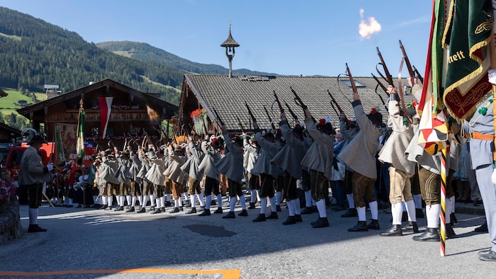 Beim Landesüblichen Empfang marschierten freilich auch die Schützen samt Ehrensalve auf.