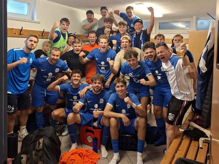 So sehen Derby-Sieger im Oberpinzgau aus – Neukirchen nach dem Sieg in Wald
