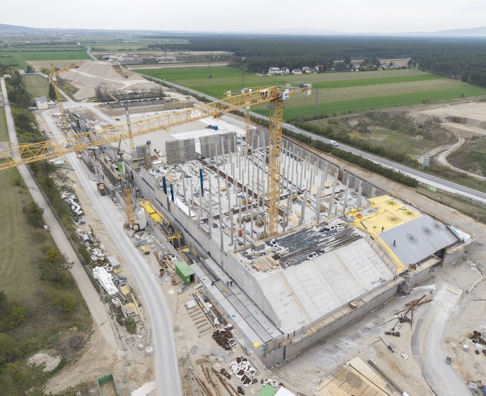 Die Ausmaße der Baustelle für den Ausbau des Trinkwasserspeichers in Neusiedl am Steinfeld sind ...