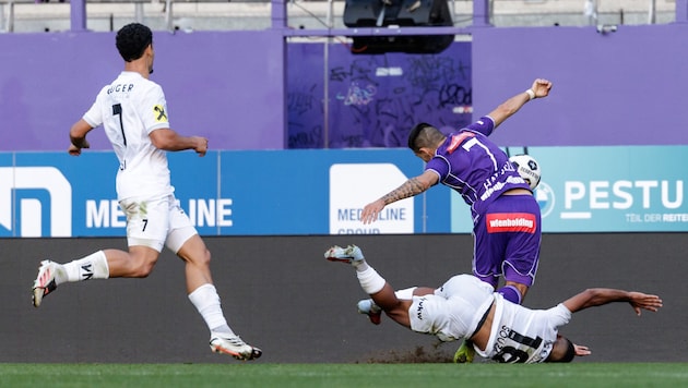 So entstand der Elfmeter zum 1:0 für die Young Violets.