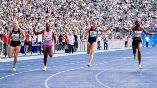 Christania Williams (2.v.l.) Dritte in Berlin!