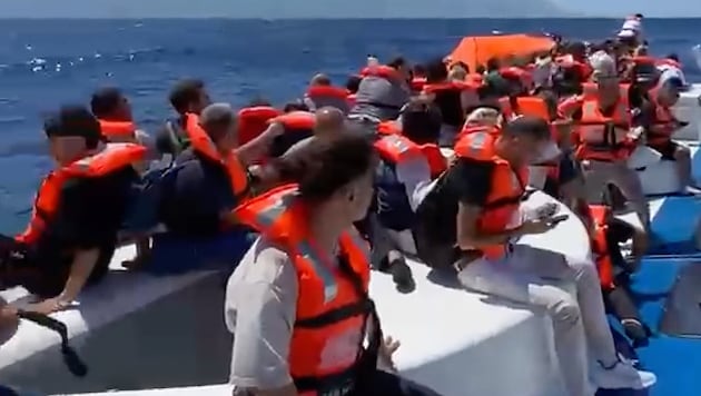 Mindestens acht Menschen starben bei dem Fährunglück vor Zypern – laut Passagieren sei es ein ...