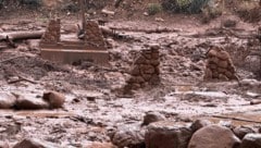 Von dieser Steinbrücke im Grand Canyon sind nach der Überschwemmung nur mehr die Pfeiler übrig. 