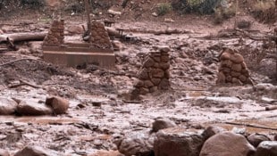 Von dieser Steinbrücke im Grand Canyon sind nach der Überschwemmung nur mehr die Pfeiler übrig. 