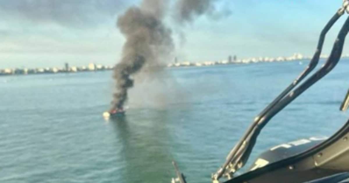 Jesolo: Jacht gerät in Brand und versinkt