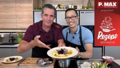 Süße Verführung: Peter Lehner serviert Philipp einen Schokokuchen mit flüssigem Kern, dazu ...