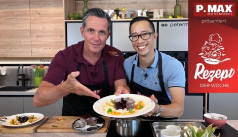 Süße Verführung: Peter Lehner serviert Philipp einen Schokokuchen mit flüssigem Kern, dazu ...