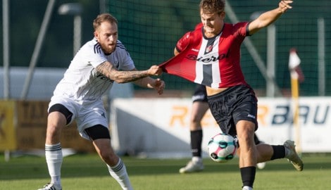 Marcel Salvenauer (l.) und Co hatten gegen Schwoich alle Hände voll zu tun.